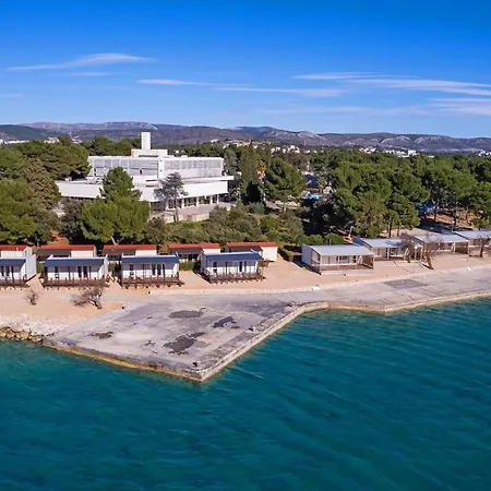 Amadria Park Deluxe Mobile Home 4*