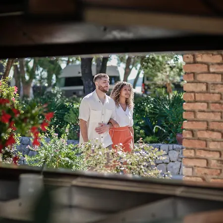 Amadria Park Deluxe Mobile