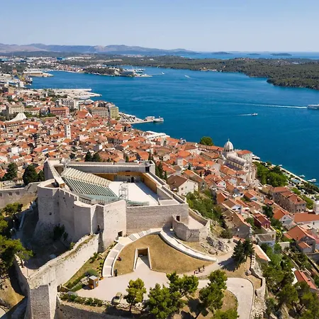 Amadria Park Deluxe Mobile 假日公园 希贝尼克