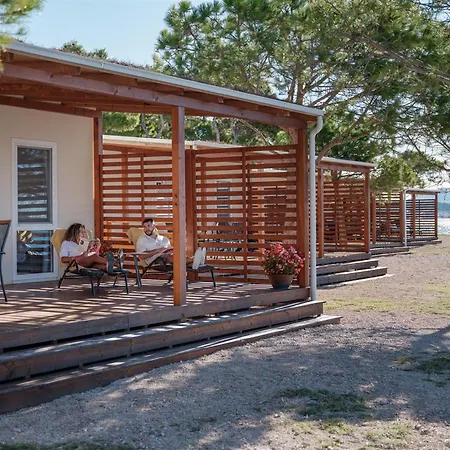 Amadria Park Deluxe Mobile Home 4*