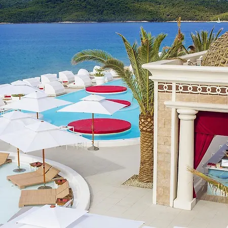 Amadria Park Deluxe Mobile