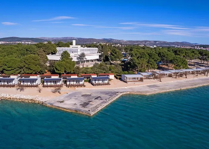 Amadria Park Deluxe Mobile Home 4*