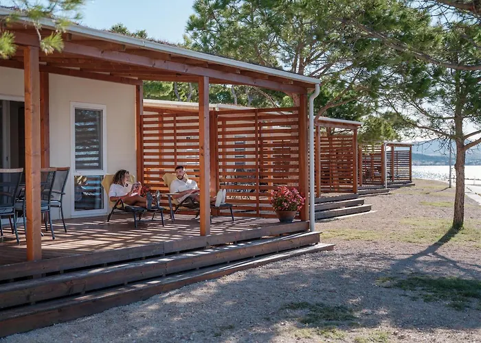 Amadria Park Deluxe Mobile Home 4*